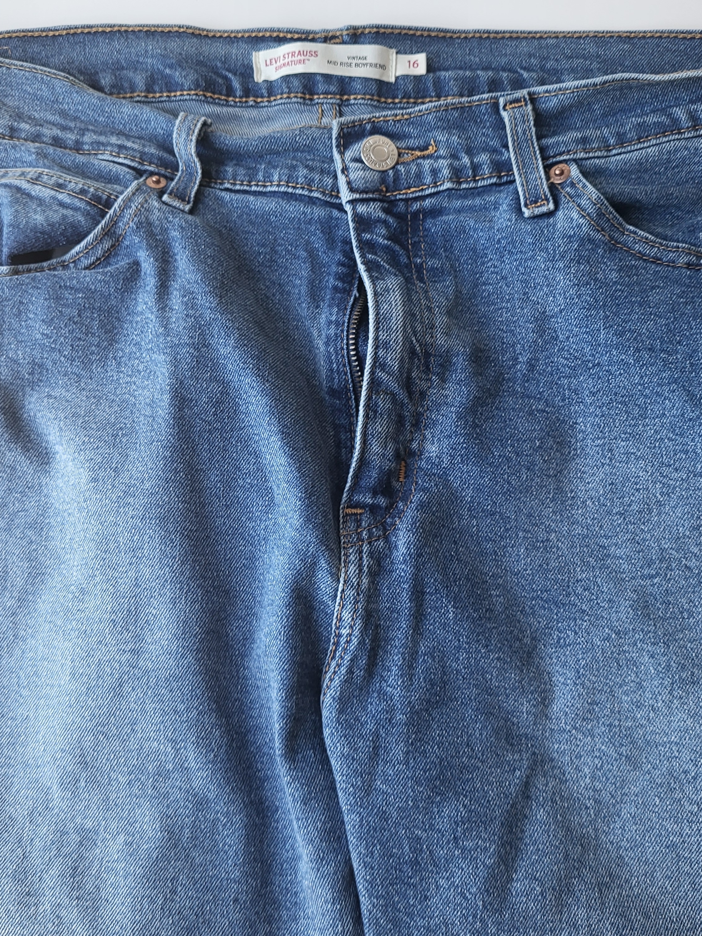 Levi's Men’s Medium Blue Relaxed Fit Jeans